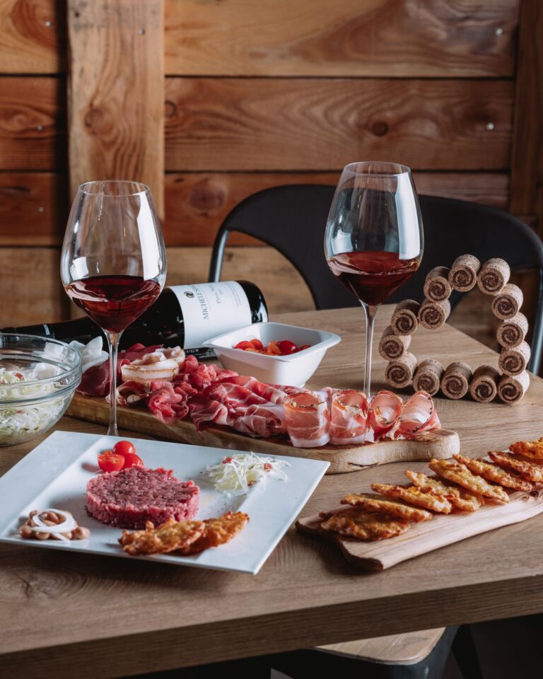 Tortel e salumi_Archivio Apt Fiemme Cembra_Ph Daniel Gazzani (3)_lr