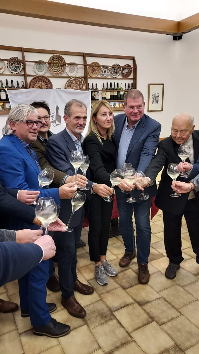 BRINDISI CON MONRUPINO
