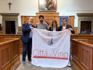 foto consegna bandiera vino - corbini, reattelli, sebastiani e agnelli