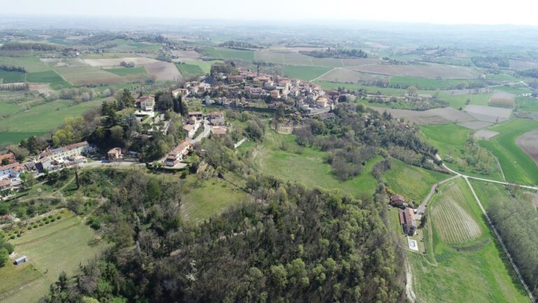 IL PAESE